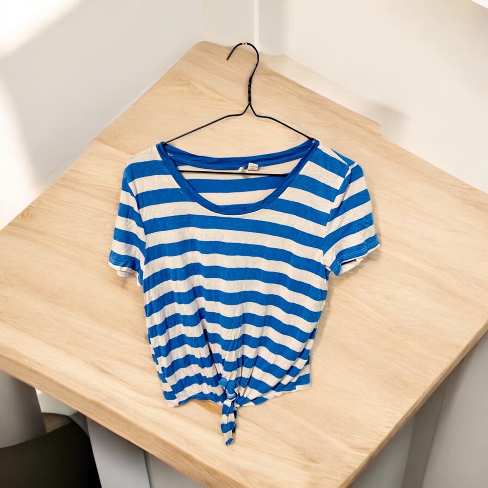 Woman’s striped cropped summer t-shirt